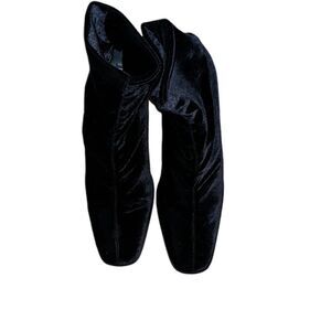 Larry Stuart Collection Black Velvet Booties Size 8 1/2 M